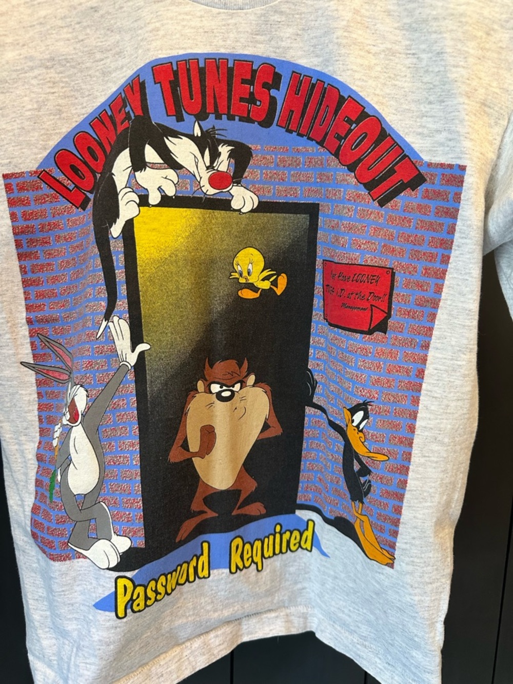 Rare Vintage Looney Tunes Hideout Graphic T-Shirt size S/M - Picture 7 of 11